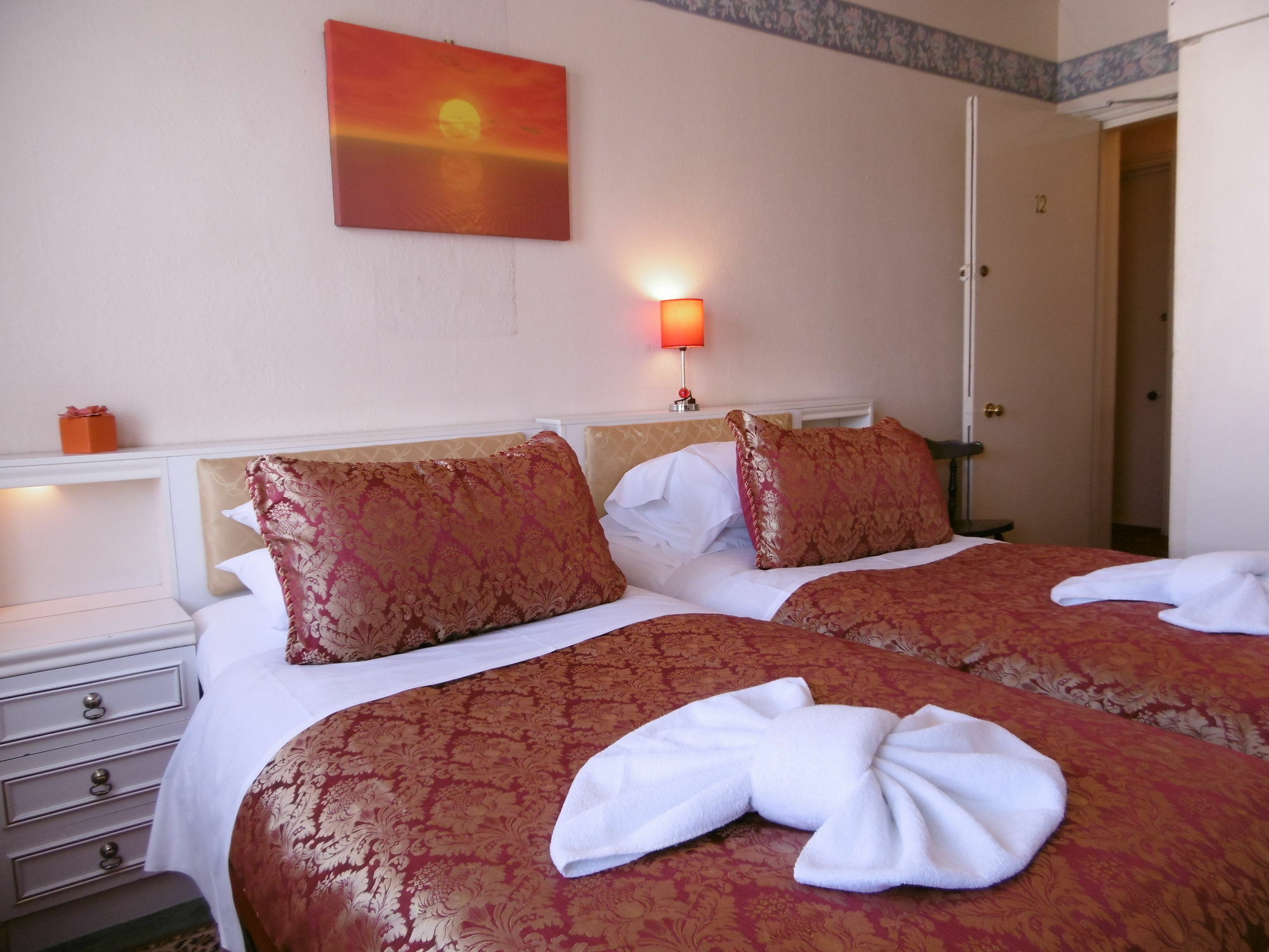 The Ellesmere Hotel Eastbourne Bagian luar foto